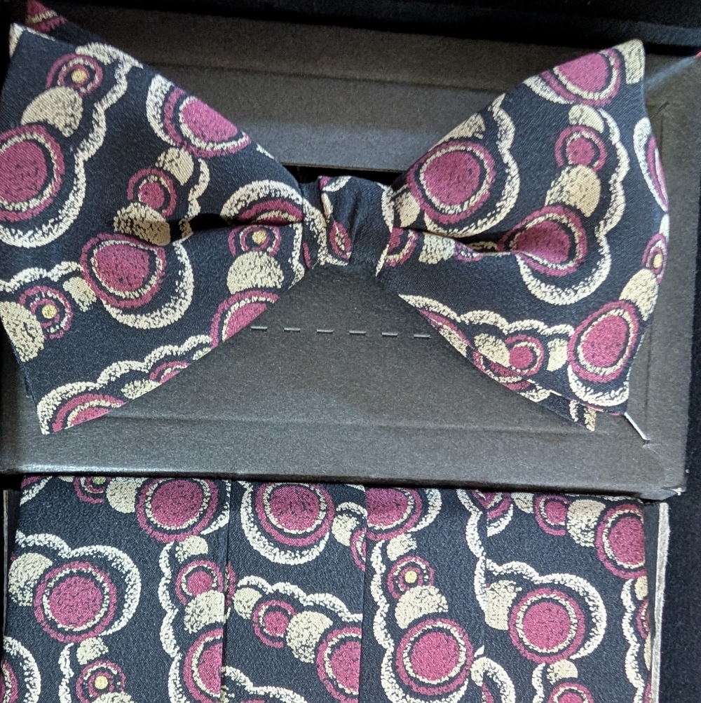 Bill Blass Silk Bow Tie And Cummerbund, New